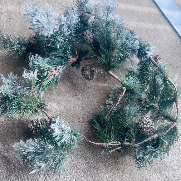 NWOT Ashland Holiday Woodland Snowflake Pinecone Snow Garland Decor - Picture 2 of 16